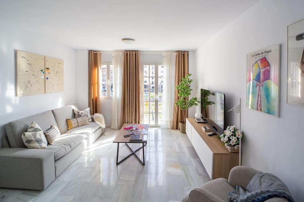 Central And Beautiful Apartment - Free Parking Málaga Buitenkant foto