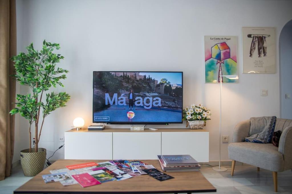 Central And Beautiful Apartment - Free Parking Málaga Buitenkant foto