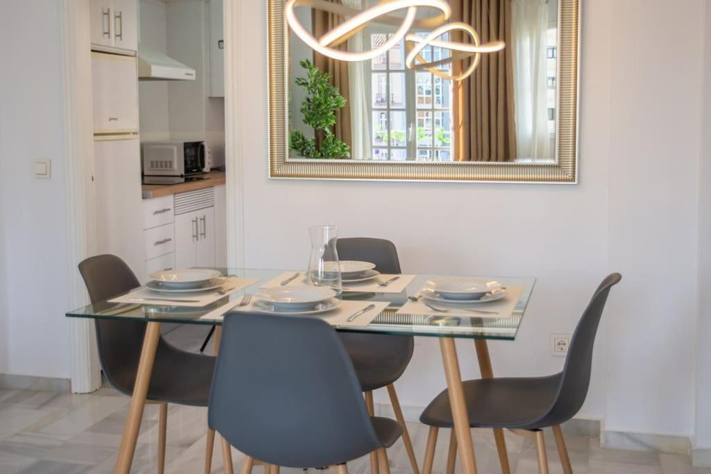 Central And Beautiful Apartment - Free Parking Málaga Buitenkant foto