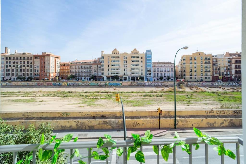 Central And Beautiful Apartment - Free Parking Málaga Buitenkant foto