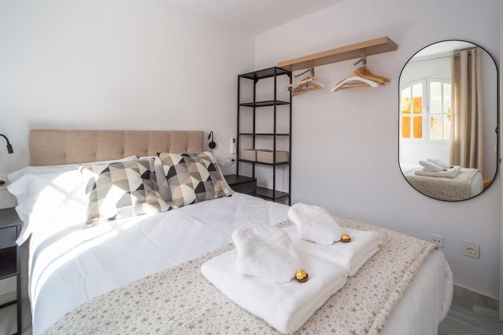 Central And Beautiful Apartment - Free Parking Málaga Buitenkant foto